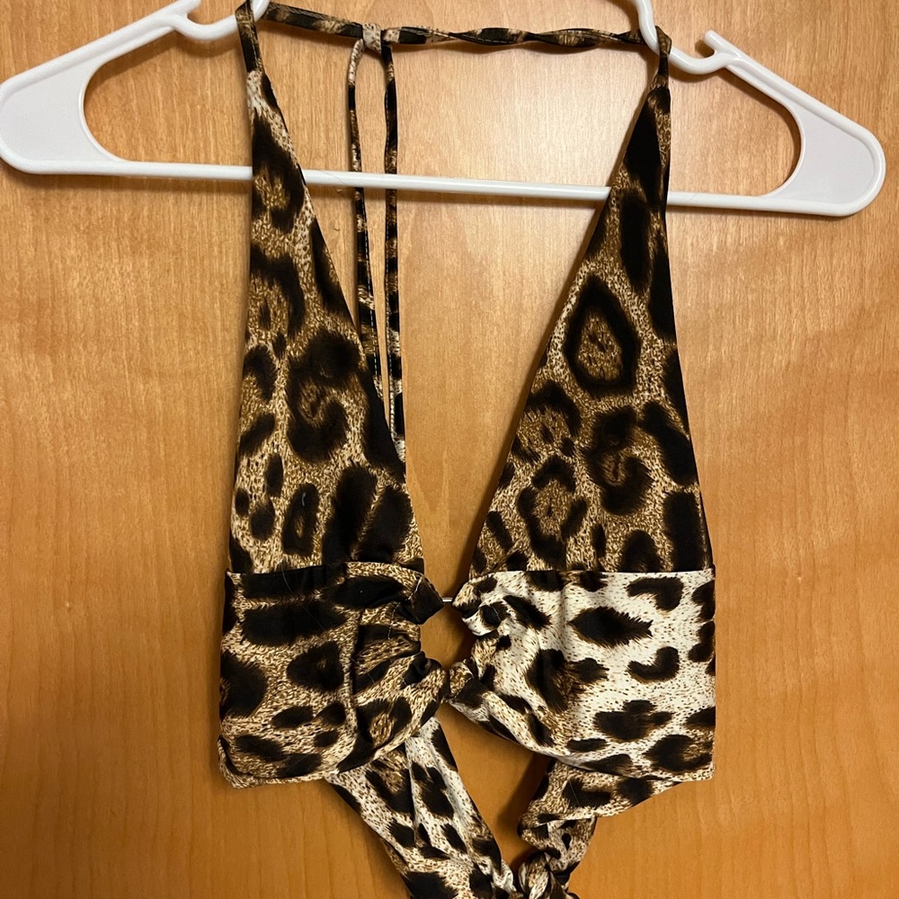 Leopard print ring crop top Size:M (never worn)